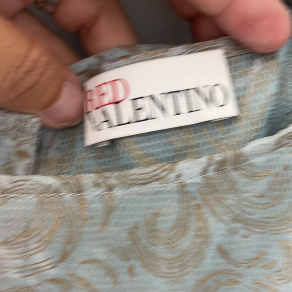 Valentino red size 40 (2/4) missing three buttons excellent condition - Picture 2 of 7